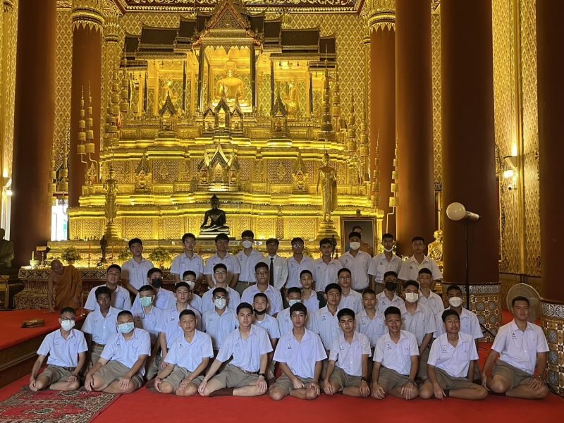 กิจกรรมทำบุญตักบาตรในช่วงเช้า ณ วัดเทพศิรินทราวาส