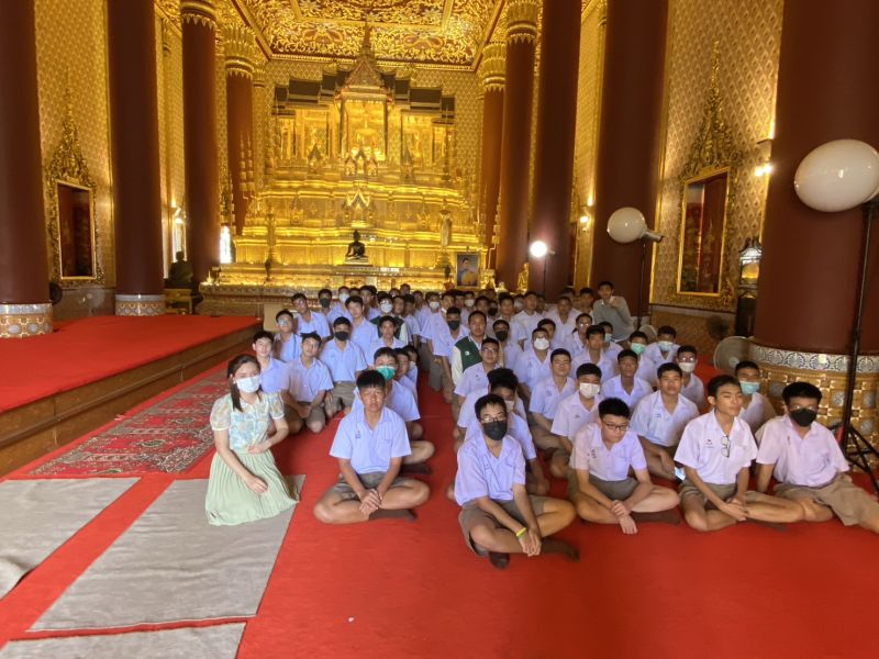 กิจกรรมทำบุญตักบาตรในช่วงเช้า ณ วัดเทพศิรินทราวาส
