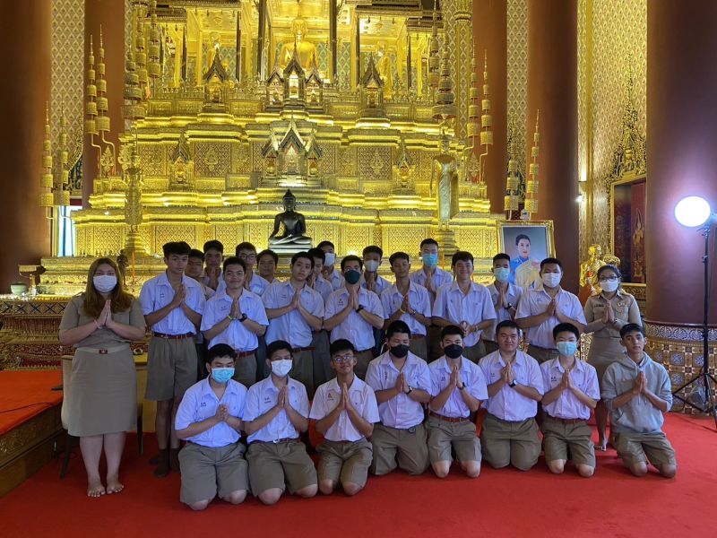 กิจกรรมทำบุญตักบาตรในช่วงเช้า ณ วัดเทพศิรินทราวาส