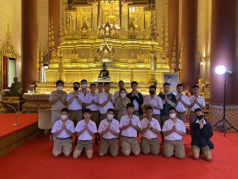 กิจกรรมทำบุญตักบาตรในช่วงเช้า ณ วัดเทพศิรินทราวาส