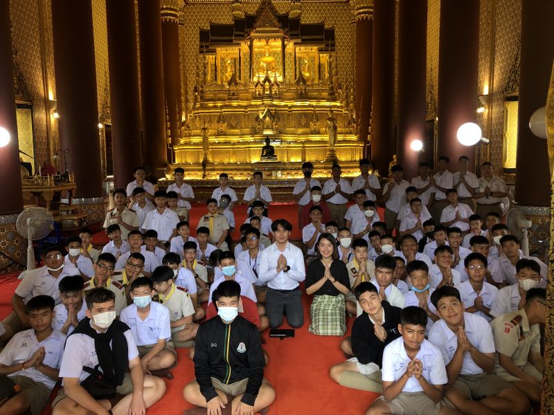 กิจกรรมทำบุญตักบาตรในช่วงเช้า ณ วัดเทพศิรินทราวาส