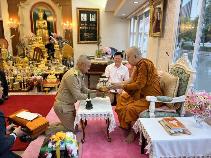 รัฐมนตรีว่าการกระทรวงศึกษาธิการ เข้ากราบสักการะท่านเจ้าประคุณสมเด็จพระธีรญาณมุนี