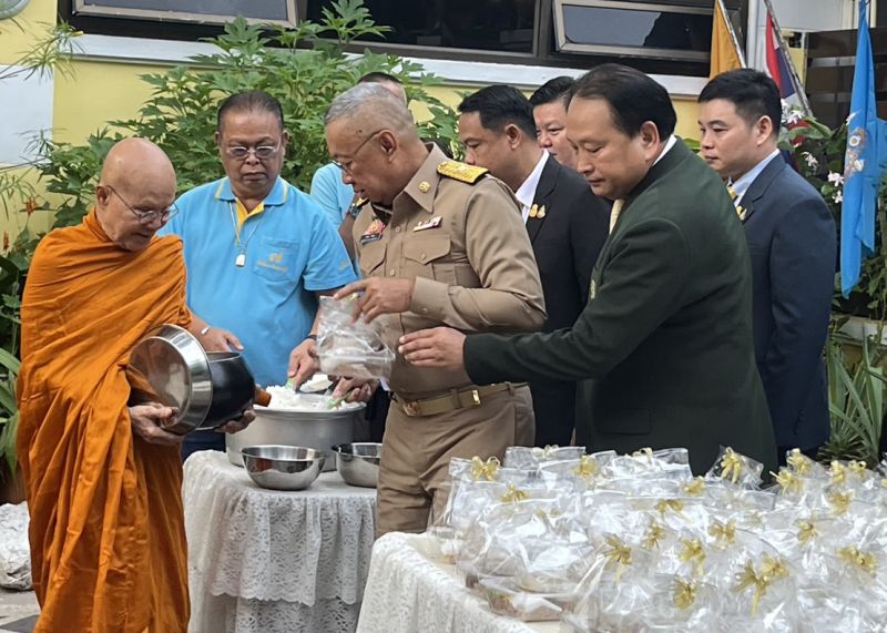 รัฐมนตรีว่าการกระทรวงศึกษาธิการ เข้ากราบสักการะท่านเจ้าประคุณสมเด็จพระธีรญาณมุนี