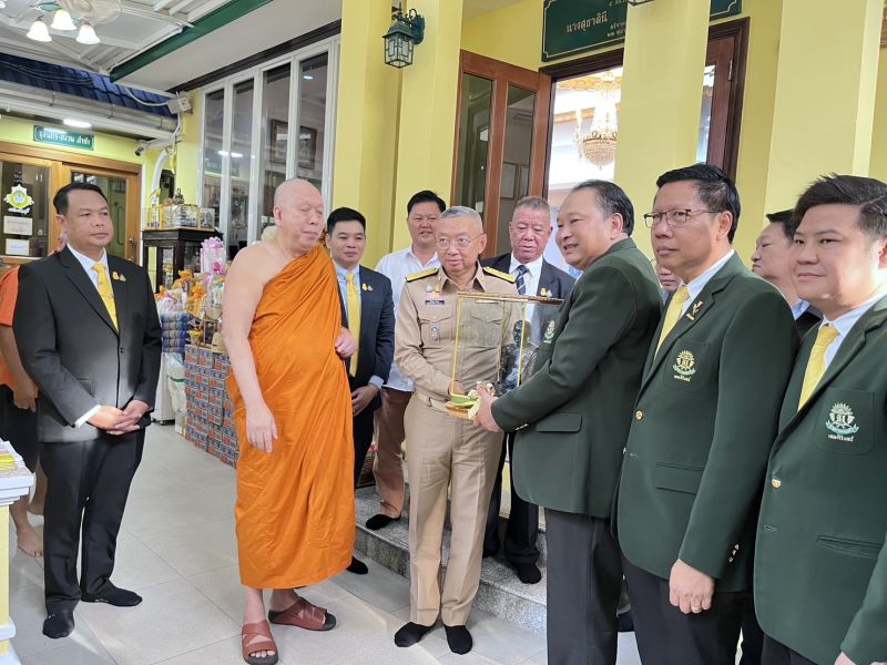 รัฐมนตรีว่าการกระทรวงศึกษาธิการ เข้ากราบสักการะท่านเจ้าประคุณสมเด็จพระธีรญาณมุนี