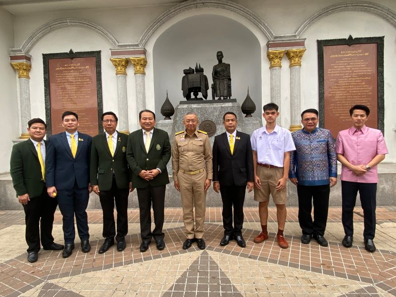 รัฐมนตรีว่าการกระทรวงศึกษาธิการ เข้ากราบสักการะท่านเจ้าประคุณสมเด็จพระธีรญาณมุนี