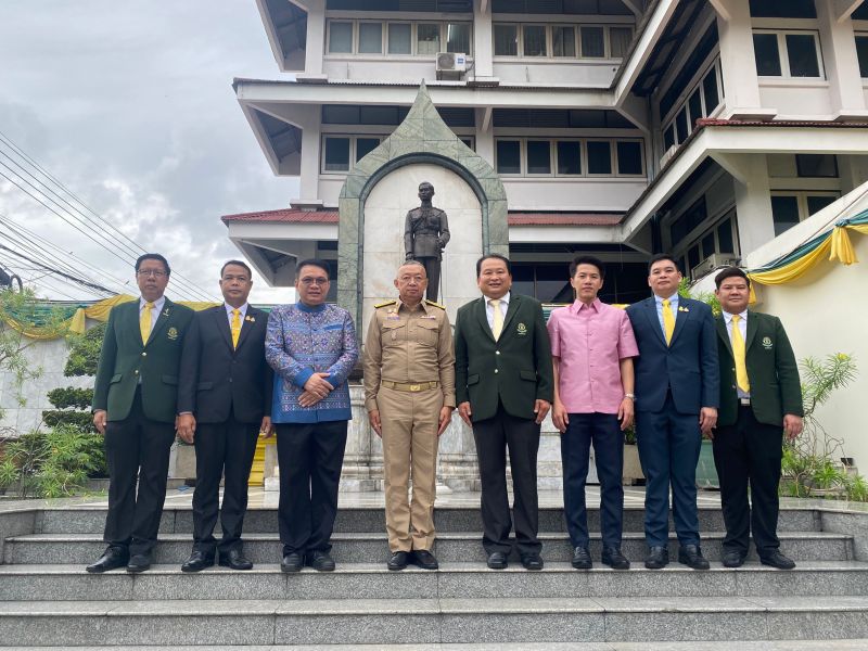 รัฐมนตรีว่าการกระทรวงศึกษาธิการ เข้ากราบสักการะท่านเจ้าประคุณสมเด็จพระธีรญาณมุนี