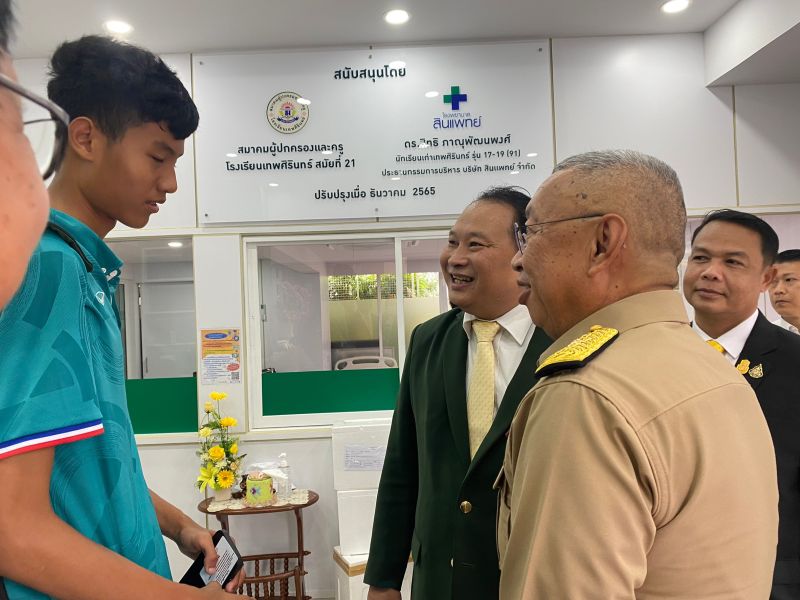 รัฐมนตรีว่าการกระทรวงศึกษาธิการ เข้ากราบสักการะท่านเจ้าประคุณสมเด็จพระธีรญาณมุนี