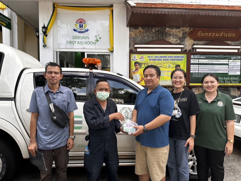 งานอนามัย และงานอาคารสถานที่ ร่วมกับฝ่ายสิ่งแวดล้อม  สำนักงานเขตป้อมปราบศัตรูพ่าย ฉีดพ่นสารเคมีกำจัดยุงในบริเวณอาคารเรียน