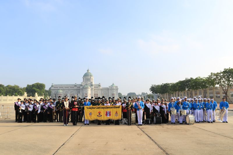 โรงเรียนในเครือจตุรมิตร ร่วมพิธีวางพวงมาลา ถวายราชสักการะ เนื่องในวันปิยมหาราช