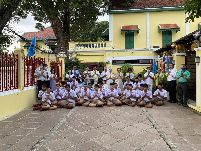 กิจกรรมทำบุญตักบาตรในช่วงเช้า ณ วัดเทพศิรินทราวาส
