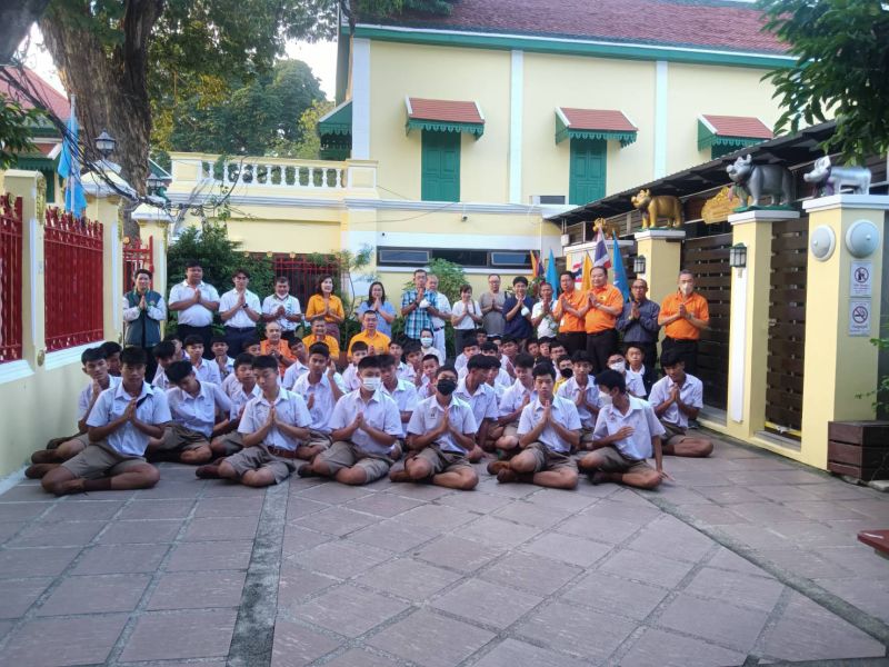 กิจกรรมทำบุญตักบาตรในช่วงเช้า ณ วัดเทพศิรินทราวาส