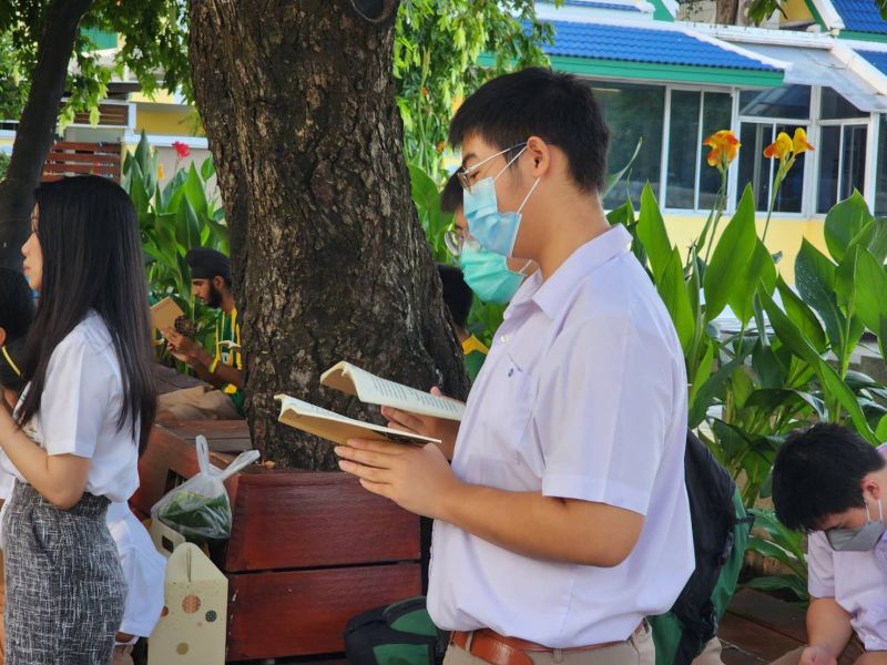 กิจกรรมทำบุญตักบาตรในช่วงเช้า ณ วัดเทพศิรินทราวาส