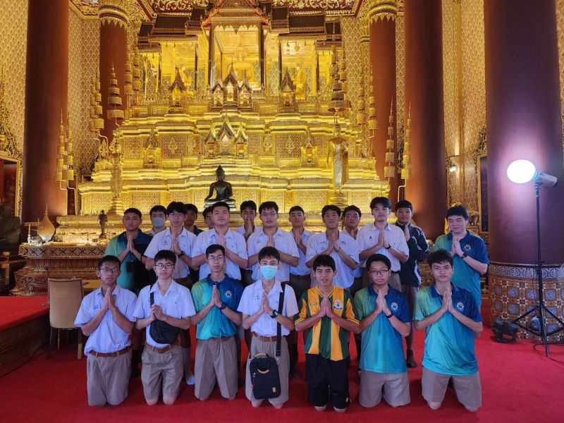 กิจกรรมทำบุญตักบาตรในช่วงเช้า ณ วัดเทพศิรินทราวาส
