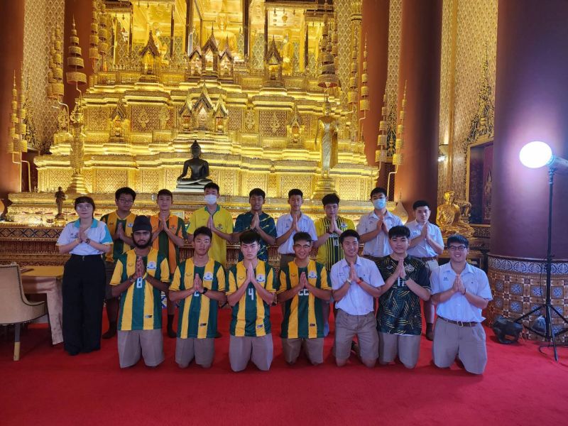 กิจกรรมทำบุญตักบาตรในช่วงเช้า ณ วัดเทพศิรินทราวาส
