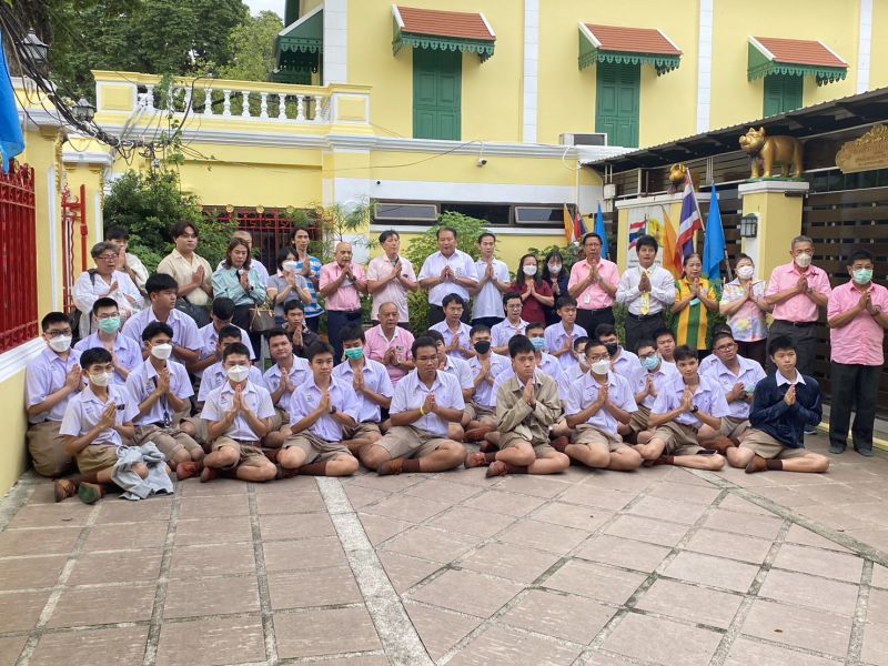 กิจกรรมทำบุญตักบาตรในช่วงเช้า ณ วัดเทพศิรินทราวาส