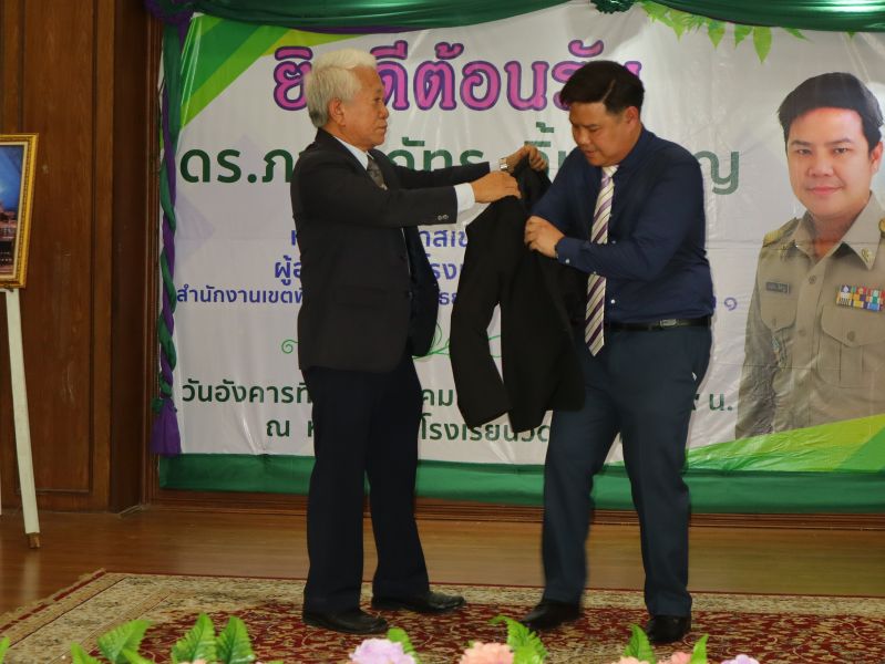 ชาวเทพศิรินทร์แสดงความยินดี กับ นายภาณุภัทร ลิ้มจำรูญ  เนื่องในโอกาสเข้ารับตำแหน่ง ผู้อำนวยการโรงเรียนวัดสระเกศ