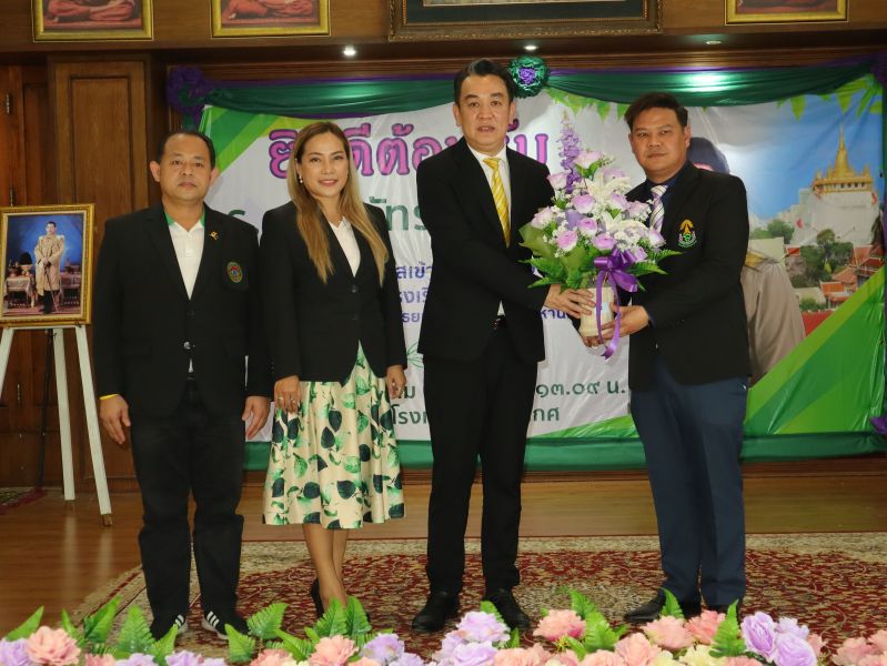 ชาวเทพศิรินทร์แสดงความยินดี กับ นายภาณุภัทร ลิ้มจำรูญ  เนื่องในโอกาสเข้ารับตำแหน่ง ผู้อำนวยการโรงเรียนวัดสระเกศ