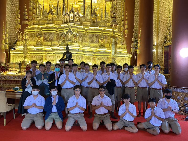 กิจกรรมทำบุญตักบาตรในช่วงเช้า ณ วัดเทพศิรินทราวาส