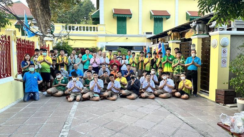 กิจกรรมทำบุญตักบาตรในช่วงเช้า ณ วัดเทพศิรินทราวาส