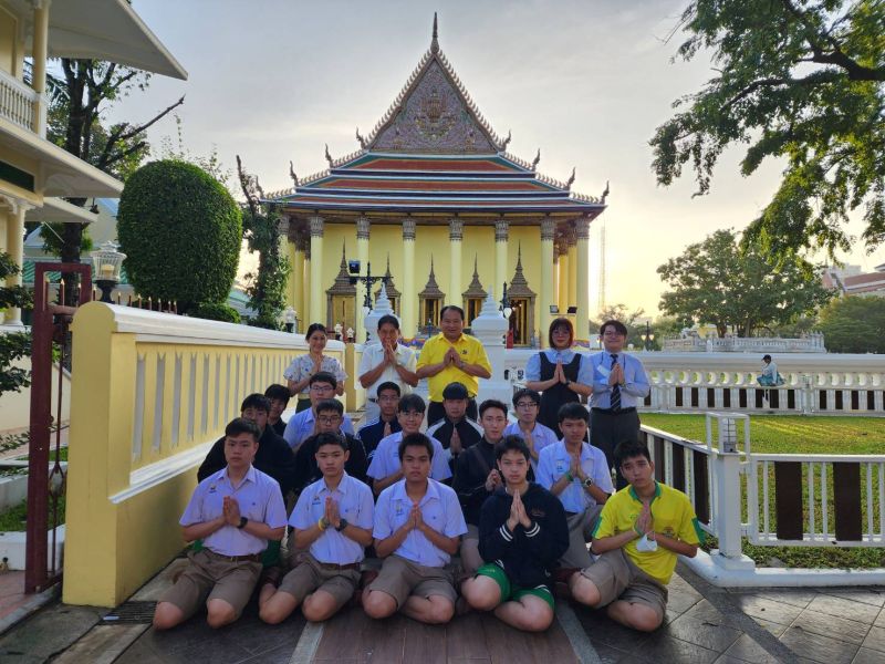 กิจกรรมทำบุญตักบาตรในช่วงเช้า ณ วัดเทพศิรินทราวาส