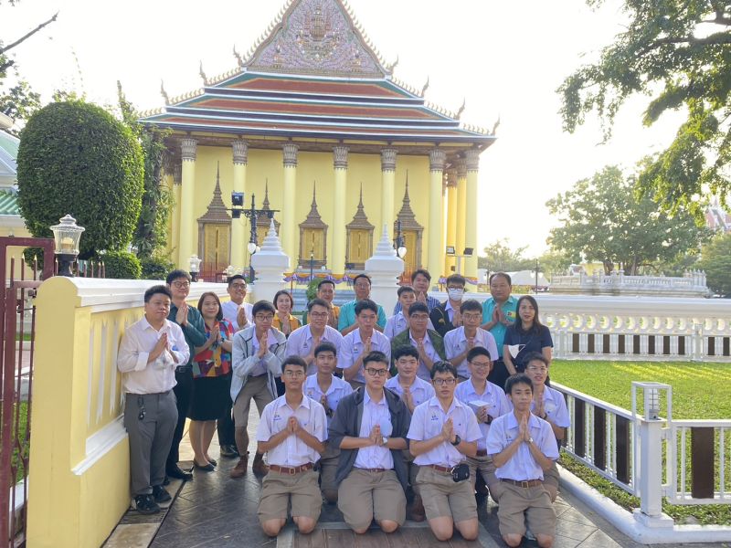 กิจกรรมทำบุญตักบาตรในช่วงเช้า ณ วัดเทพศิรินทราวาส
