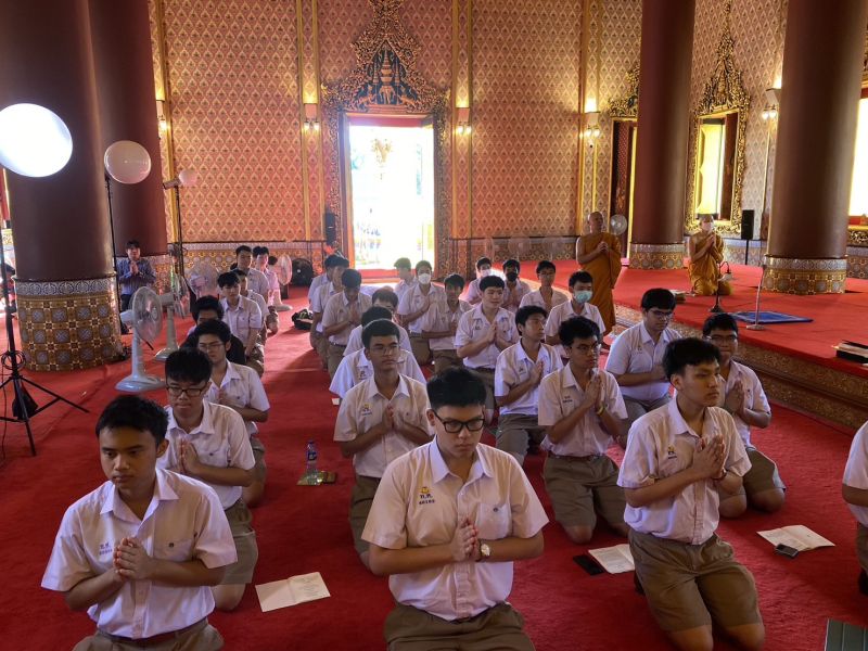 กิจกรรมทำบุญตักบาตรในช่วงเช้า ณ วัดเทพศิรินทราวาส