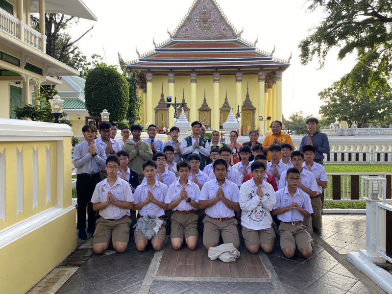 กิจกรรมทำบุญตักบาตรในช่วงเช้า ณ วัดเทพศิรินทราวาส
