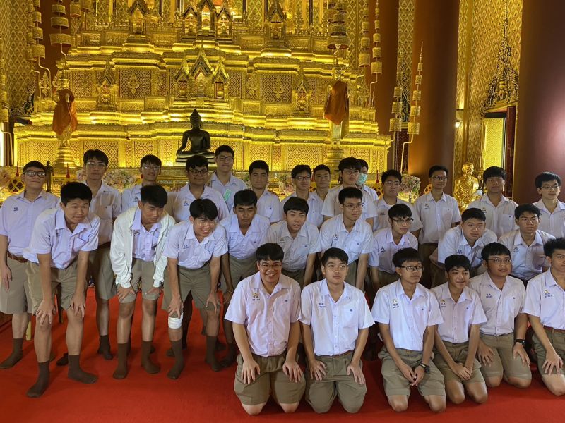 กิจกรรมทำบุญตักบาตรในช่วงเช้า ณ วัดเทพศิรินทราวาส