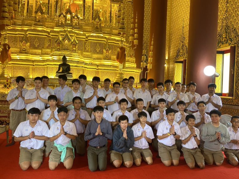 กิจกรรมทำบุญตักบาตรในช่วงเช้า ณ วัดเทพศิรินทราวาส