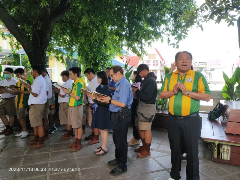 กิจกรรมทำบุญตักบาตรในช่วงเช้า ณ วัดเทพศิรินทราวาส