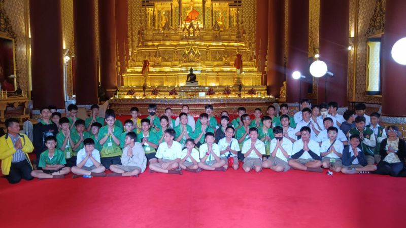 กิจกรรมทำบุญตักบาตรในช่วงเช้า ณ วัดเทพศิรินทราวาส