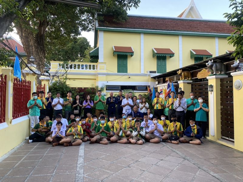 กิจกรรมทำบุญตักบาตรในช่วงเช้า ณ วัดเทพศิรินทราวาส