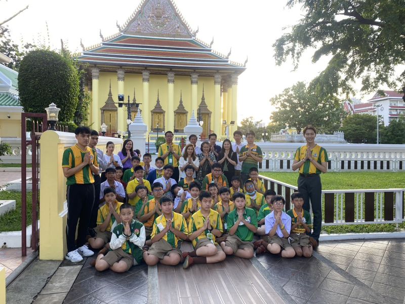 กิจกรรมทำบุญตักบาตรในช่วงเช้า ณ วัดเทพศิรินทราวาส