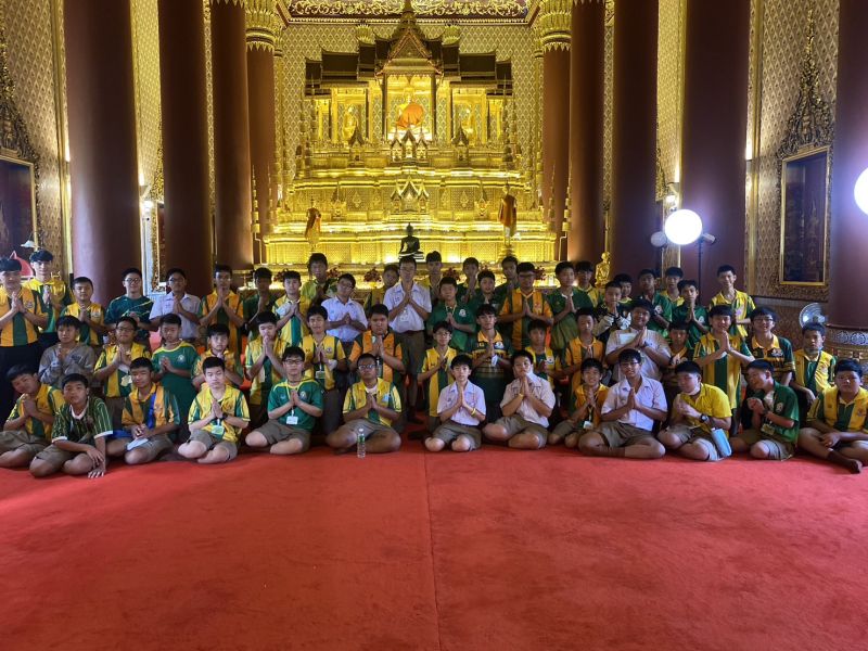 กิจกรรมทำบุญตักบาตรในช่วงเช้า ณ วัดเทพศิรินทราวาส