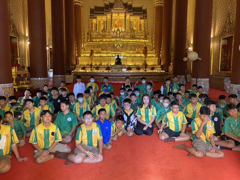กิจกรรมทำบุญตักบาตรในช่วงเช้า ณ วัดเทพศิรินทราวาส