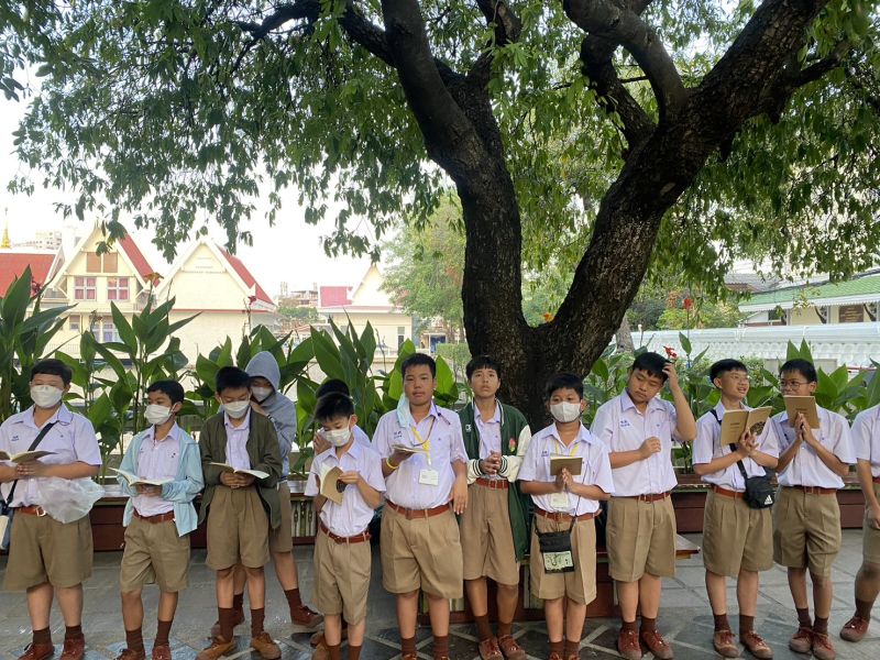 กิจกรรมทำบุญตักบาตรในช่วงเช้า ณ วัดเทพศิรินทราวาส