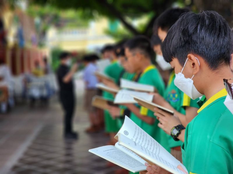 กิจกรรมทำบุญตักบาตรในช่วงเช้า ณ วัดเทพศิรินทราวาส