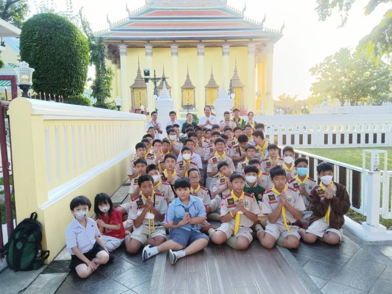 กิจกรรมทำบุญตักบาตรในช่วงเช้า ณ วัดเทพศิรินทราวาส