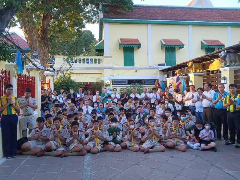กิจกรรมทำบุญตักบาตรในช่วงเช้า ณ วัดเทพศิรินทราวาส