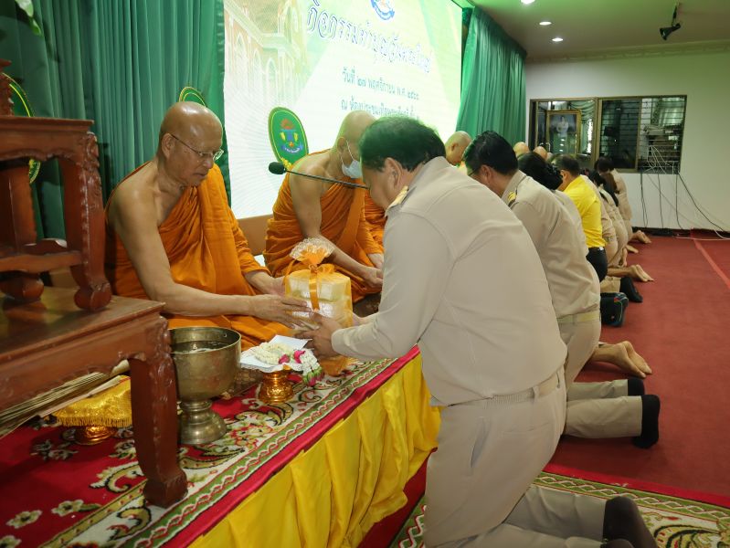 กิจกรรมทำบุญเนื่องในวันพระใหญ่ ตึกเทิดพระเกียรติ โรงเรียนเทพศิรินทร์