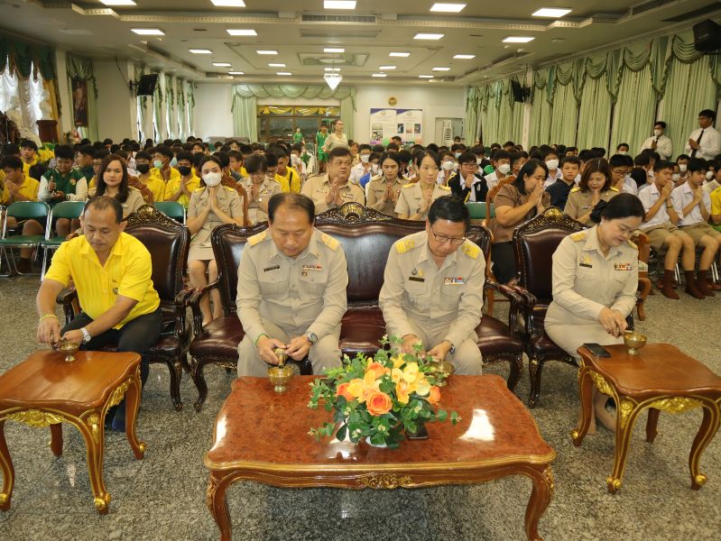 กิจกรรมทำบุญเนื่องในวันพระใหญ่ ตึกเทิดพระเกียรติ โรงเรียนเทพศิรินทร์