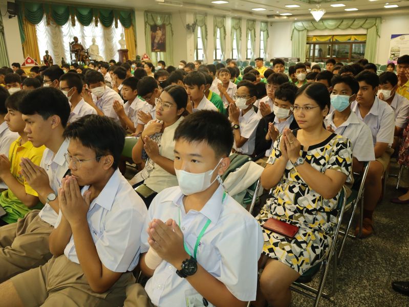 กิจกรรมทำบุญเนื่องในวันพระใหญ่ ตึกเทิดพระเกียรติ โรงเรียนเทพศิรินทร์