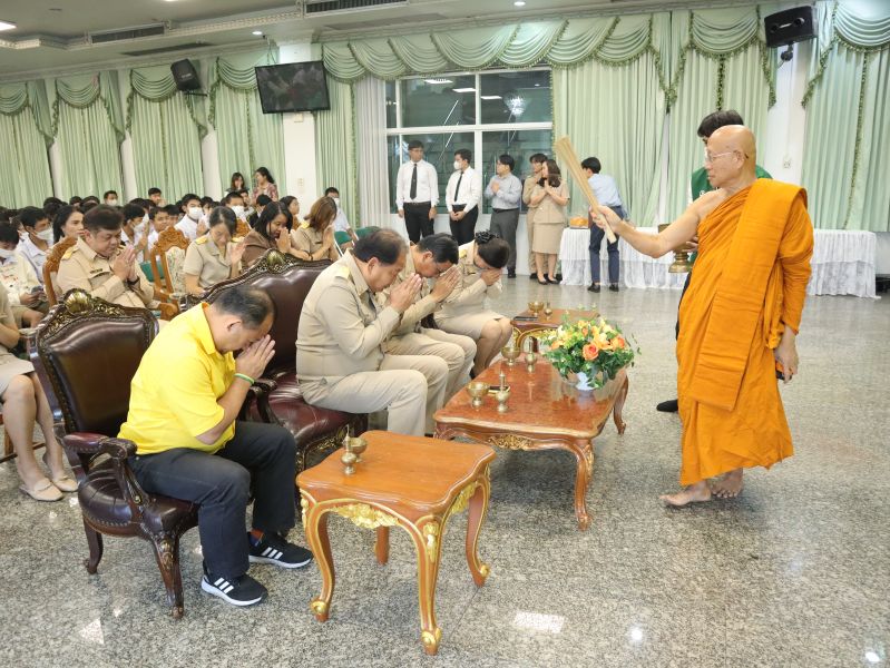 กิจกรรมทำบุญเนื่องในวันพระใหญ่ ตึกเทิดพระเกียรติ โรงเรียนเทพศิรินทร์