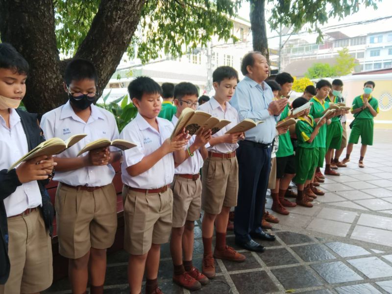 กิจกรรมทำบุญตักบาตรในช่วงเช้า ณ วัดเทพศิรินทราวาส