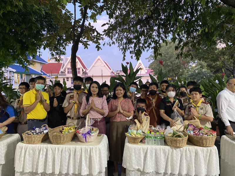 กิจกรรมทำบุญตักบาตรในช่วงเช้า ณ วัดเทพศิรินทราวาส