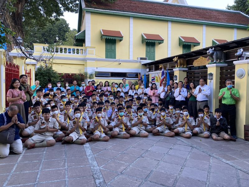 กิจกรรมทำบุญตักบาตรในช่วงเช้า ณ วัดเทพศิรินทราวาส