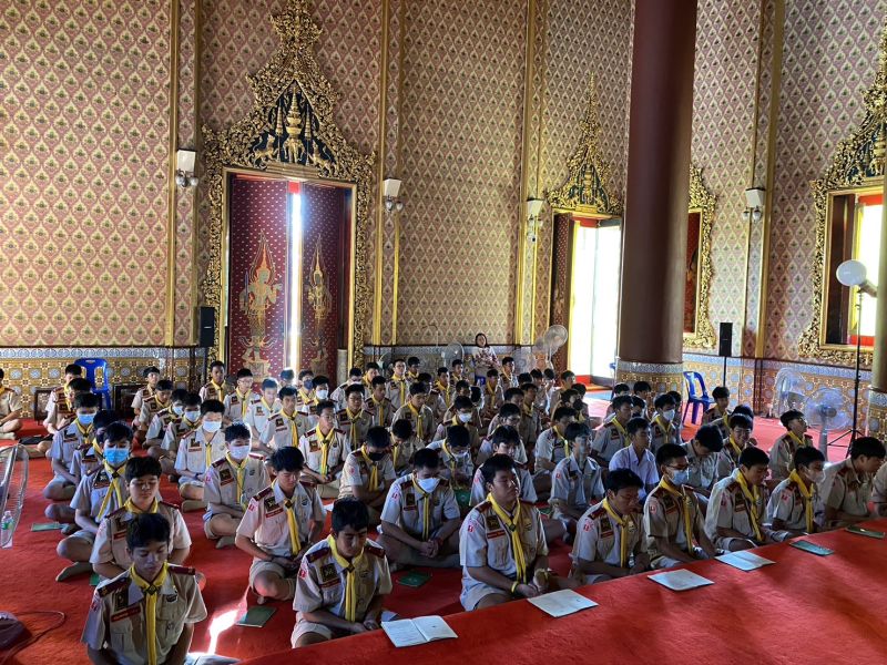 กิจกรรมทำบุญตักบาตรในช่วงเช้า ณ วัดเทพศิรินทราวาส