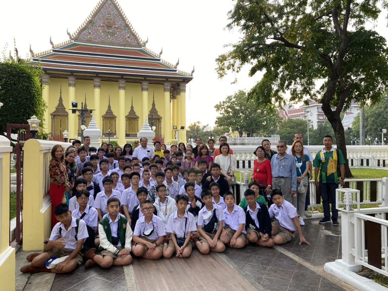 กิจกรรมทำบุญตักบาตรในช่วงเช้า ณ วัดเทพศิรินทราวาส
