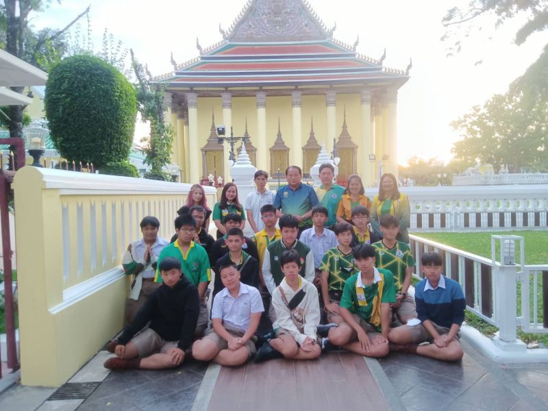กิจกรรมทำบุญตักบาตรในช่วงเช้า ณ วัดเทพศิรินทราวาส
