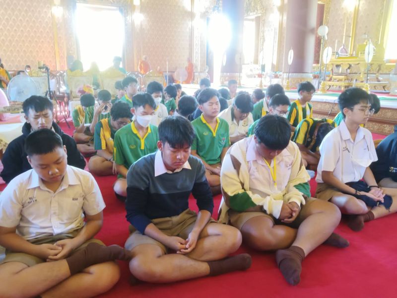 กิจกรรมทำบุญตักบาตรในช่วงเช้า ณ วัดเทพศิรินทราวาส
